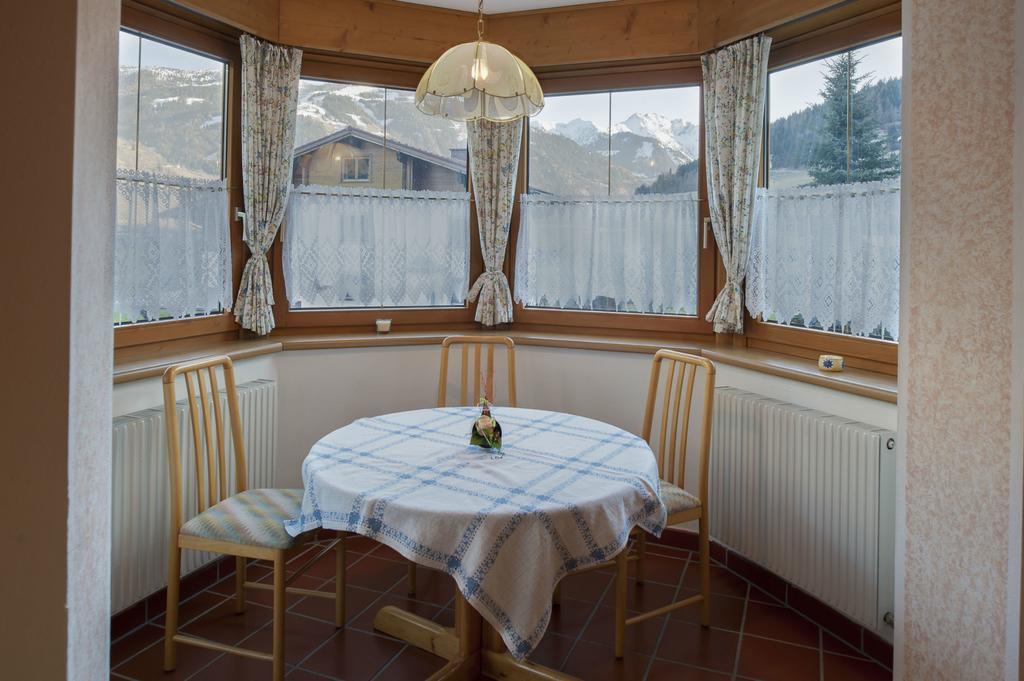 Haus Schoenegger Dorfgastein Room photo