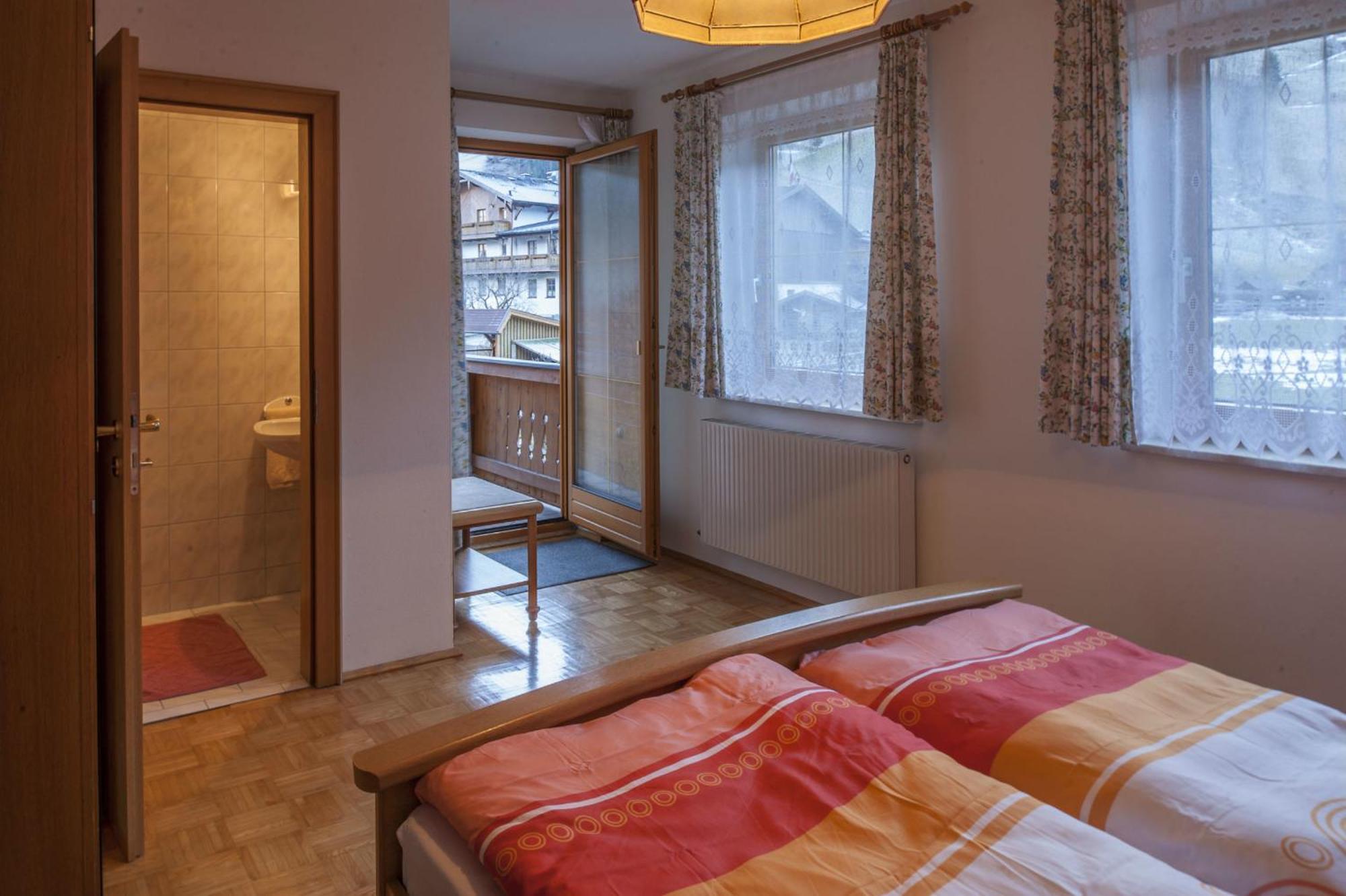 Haus Schoenegger Dorfgastein Room photo