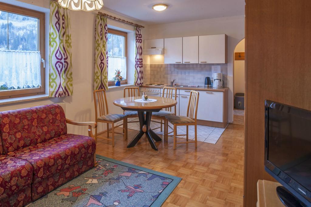 Haus Schoenegger Dorfgastein Room photo